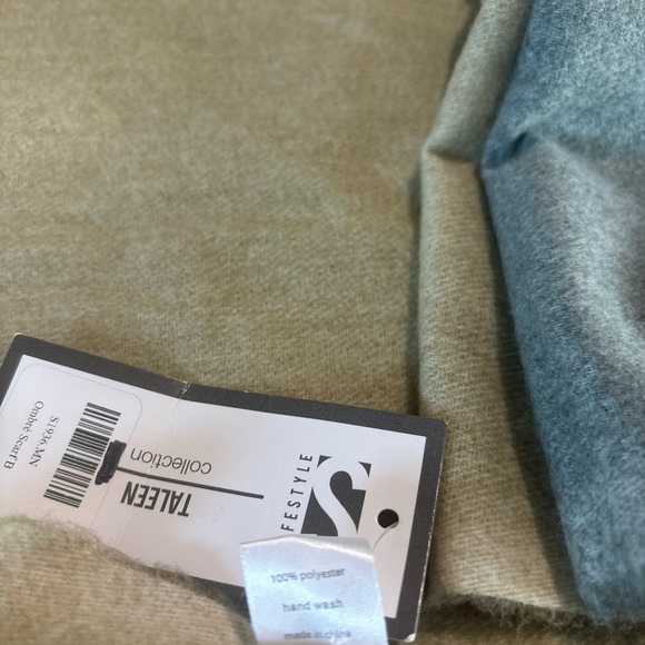 NWT Ombré winter scarf 30” x 68” in green tones. - Picture 5 of 7